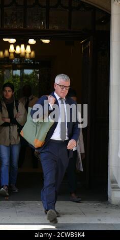 Jolyon Maugham, représentant Joanna Cherry dans l'action de contestation devant la Cour suprême, le dernier jour de l'audience sur la Prorogation du Parlement. 19 septembre 2019. La prorogation du Parlement du Royaume-Uni a été ordonnée par la reine Elizabeth II sur avis du premier ministre conservateur, Boris Johnson, le 28 août 2019. Les politiciens de l'opposition ont considéré cela comme une tentative inconstitutionnelle de réduire l'examen parlementaire du plan de Brexit du gouvernement. La Cour suprême du Royaume-Uni a rendu le 24 septembre 2019 une décision selon laquelle la prorogation était illégale. Jolyo Banque D'Images