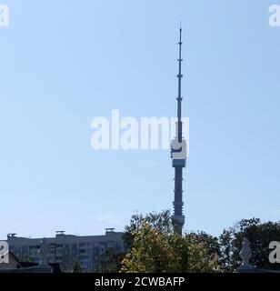 Tour d'Ostankino Tour de télévision et de radio à Moscou, Russie, appartenant à la branche de Moscou de l'entreprise unitaire Russian TV and radio Broadcasting Network. Debout à 540.1 mètres (1,772 pieds), Ostankino a été conçu par Nikolai Nikitin. C'est actuellement la plus grande structure autoportante d'Europe Banque D'Images