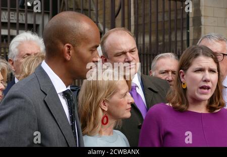 Chuka Umunna avec le chef libéral démocrate, JO Swinson, lors d'une conférence de presse, après être revenu au Parlement après l'annulation de la prorogation par la Cour suprême. 25 septembre 2019. Chuka Umunna (née en 1978), politicien libéral démocrate britannique, membre du Parlement (député) de Streatham depuis 2010, élu candidat du Parti travailliste. En tant qu'ancien membre du Cabinet fantôme de l'opposition, il a été secrétaire d'entreprise fantôme de 2011 à 2015. Il a été membre du Parti travailliste jusqu'en février 2019, quand il a démissionné pour former le Groupe indépendant (plus tard rebaptisé change UK) avec six Banque D'Images