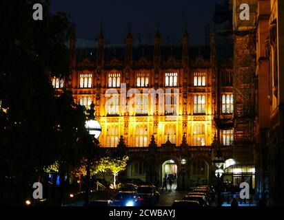 Le Parlement britannique siège la nuit de sa prorogation par la Reine. La prorogation du Parlement du Royaume-Uni a été ordonnée par la reine Elizabeth II sur l'avis du premier ministre conservateur, Boris Johnson, le 28 août 2019. Les politiciens de l'opposition ont considéré cela comme une tentative inconstitutionnelle de réduire l'examen parlementaire du plan de Brexit du gouvernement. La Cour suprême du Royaume-Uni a rendu le 24 septembre 2019 une décision selon laquelle la prorogation était illégale. Banque D'Images