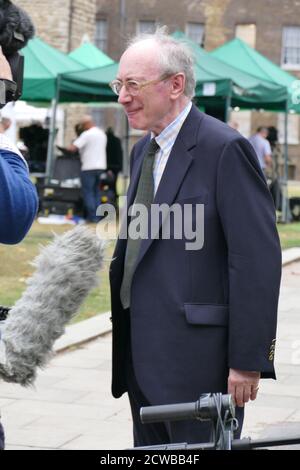 Sir Malcolm Leslie Rifkind (né en 1946); politicien britannique qui a occupé divers postes de ministre sous la direction des premiers ministres Margaret Thatcher et John Major, dont le secrétaire d'État pour l'Écosse (1986-1990), le secrétaire à la Défense (1992-1995) et le secrétaire aux Affaires étrangères (1995-1997). Banque D'Images