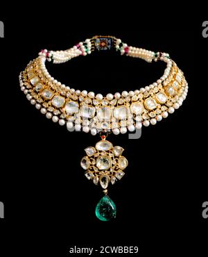 Kundan pendentif Mughal, Jaipur, Inde 1800 -1900 AD. En rubis, diamants, perles, émeraudes et or Banque D'Images