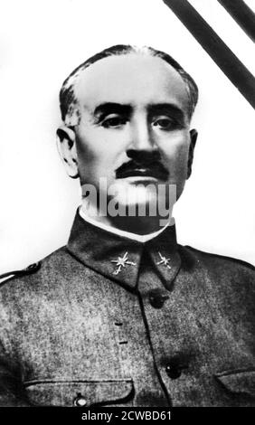 Gonzalo Quiepo de Llano, général nationaliste de la guerre civile espagnole. Quiepo de Llano (1875-1951) était l'un des officiers supérieurs de l'armée dont la rébellion contre le gouvernement républicain en 1936 a entraîné le déclenchement de la guerre civile espagnole. Il était actif en Andalousie pendant le conflit. Après que son armée a capturé Malaga en février 1937, 4000 partisans républicains ont été exécutés. Après la guerre, le général Franco a nommé Quiepo de Llano à la tête de la Mission espagnole en Italie. Le photographe est inconnu. Banque D'Images