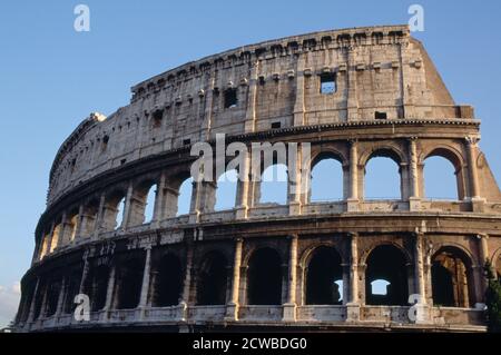 Colisée, Rome. Le Colisée, connu à l'origine sous le nom d'Amphithéâtre Flavian, est un amphithéâtre géant situé dans le centre de la ville de Rome. Le photographe est inconnu. Banque D'Images