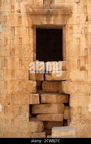 Photographie prise de Ka'ba-ye Zartocht, une structure en pierre dans le complexe de Naqsh-e Rustam, à Fars, en Iran. Banque D'Images