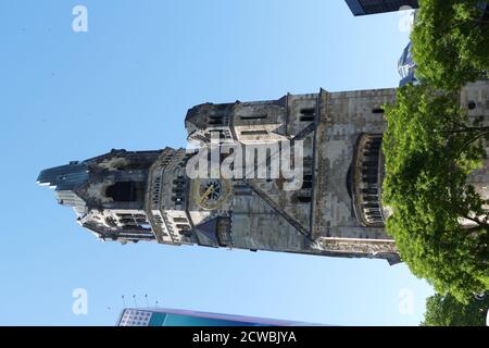 Photo de l'église du souvenir Kaiser Wilhelm à Berlin Le Kurfürstendamm Banque D'Images