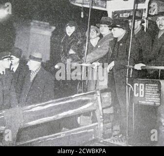 Photo en noir et blanc d'une scène des manifestations du 6 février 1934. L'entrée des champs-Elysées. Banque D'Images