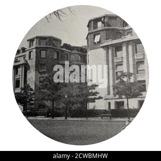 Photographie en noir et blanc de l'architecture d'avant la Seconde Guerre mondiale; un bâtiment moderne à Paris, boulevard Suchet. Banque D'Images