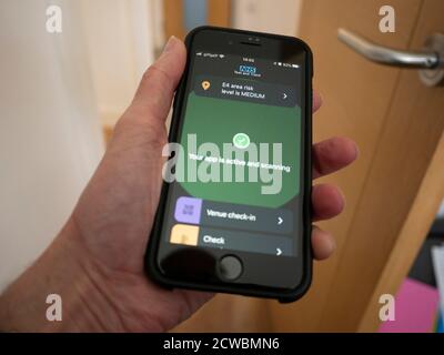 Covid-19 coronavirus NHS National Health Service officiel de recherche de contact app pour l'angleterre et le pays de galles émis par le ministère de la santé et les soins sociaux Banque D'Images