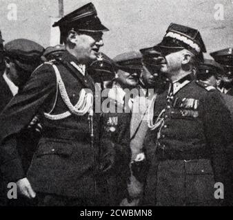 Photographie en noir et blanc du maréchal Edward Rydz-Smigly (1886-1941), commandant en chef des forces armées polonaises, et du colonel Josef Beck (1880-1944), ministre polonais des Affaires étrangères Banque D'Images