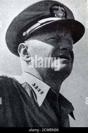 Photographie en noir et blanc de la Seconde Guerre mondiale (1939-1945); amiral américain Chester Nimitz (1885-1966), commandant en chef de la flotte du Pacifique. Banque D'Images