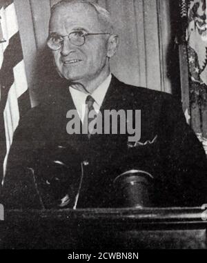 Photographie en noir et blanc du président américain Harry S. Truman (1884-1972) qui prononce un discours à Washington. Banque D'Images