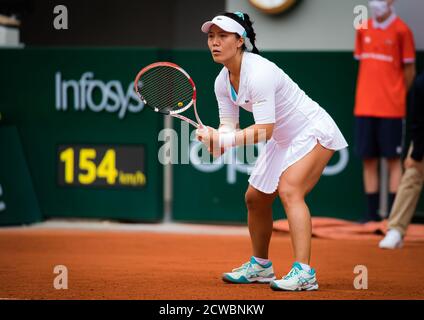 Kristie Ahn des Etats-Unis en action contre Serena Williams des Etats-Unis lors du premier tour au Roland Garros 2020, Grand Chelem t Banque D'Images