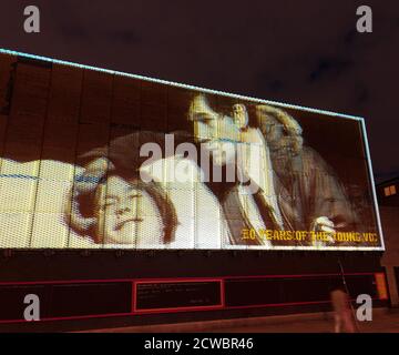 Le YV 50th projection Project, avec des personnes et des productions de cinq décennies au Young Vic in the Cut, Londres SE1. Cette photo montre Gemma Jones et Ian McKellen dans LES CENDRES de David Rudkin en 1975. Le théâtre, qui a ouvert ses portes en septembre 1970, célèbre son 50e anniversaire. Banque D'Images