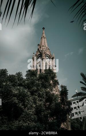 Très ancienne et tour historique dans la ville de Karachi Banque D'Images