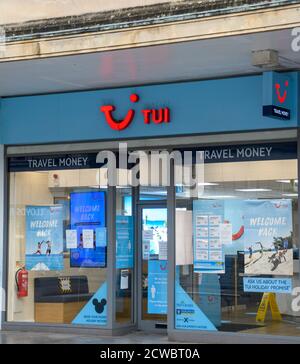 Exeter, Royaume-Uni - août 19 2020 : la façade des agents de TUI Travel à High Street Banque D'Images