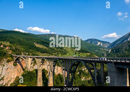 Pont d'arc de Durdevica Tara dans les montagnes, Monténégro Banque D'Images