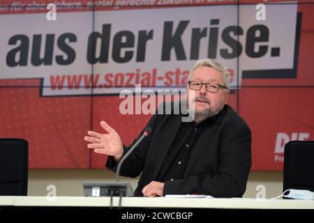 Potsdam, Allemagne. 29 septembre 2020. Thomas Domres, secrétaire parlementaire Die Linke Brandenburg, prend la parole lors de la conférence de presse qui suit la réunion du groupe parlementaire. Credit: Soeren Stache/dpa-Zentralbild/ZB/dpa/Alay Live News Banque D'Images