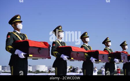 Shenyang, Chine. 27 septembre 2020. 117 restes de martyrs reviennent de la Corée du Sud à Shenyang, Liaoning, Chine le 27 septembre 2020.(photo par TPG/cnspotos) (photo par Top photo/Sipa USA) Credit: SIPA USA/Alay Live News Banque D'Images