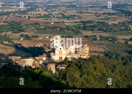 Vue panoramique sur Assise, dans la province de Pérouse, en Ombrie, en Italie Banque D'Images