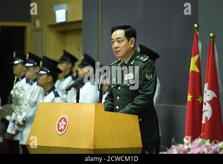 Hong Kong. 29 septembre 2020. Le commandant de la garnison de l'Armée populaire de libération chinoise (APL) dans la région administrative spéciale de Hong Kong (HKSAR), Chen Daoxiang, prononce un discours lors de la cérémonie de passation du quai militaire central à Hong Kong, dans le sud de la Chine, le 29 septembre 2020. Mardi, le gouvernement de la région administrative spéciale de Hong Kong a remis le quai militaire central à la garnison de l'APL dans la région administrative spéciale de Hong Kong. Credit: Xinhua/Alay Live News Banque D'Images