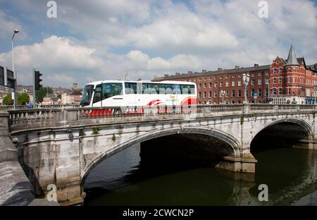 Bus bus express Eireann Banque D'Images