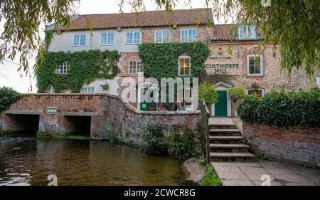 Sculthorpe Mill Hotel on River Wensum North Norfolk Angleterre Banque D'Images