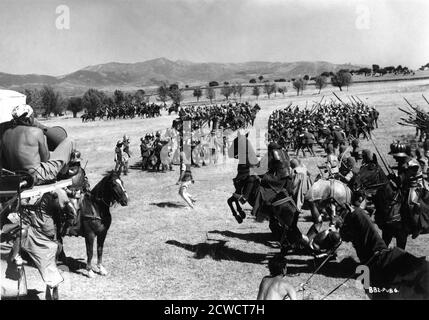 LAURENCE OLIVIER sur place Candid tournage de la bataille de Bosworth Field en Espagne pour RICHARD III 1955 réalisateur LAURENCE OLIVIER jouer William Shakespeare musique William Walton producteurs Laurence Olivier et Alexander Korda L.O.P. / London film Productions Banque D'Images