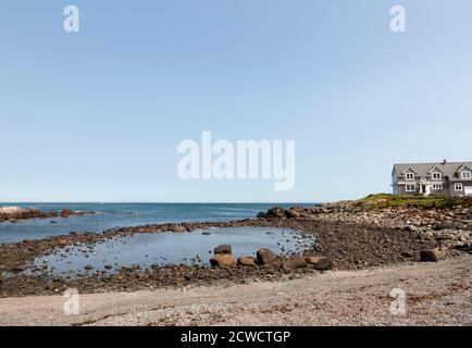 Bassin marécageux ou bassin rocheux à marée basse à Ogunquit, Maine. Banque D'Images