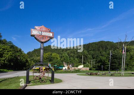 Panneau pour la Smoky Mountain Harley Davidson situé sur le sentier de la queue du Dragon près de Deals Gap dans les Appalaches Mountains du Tennessee. Banque D'Images