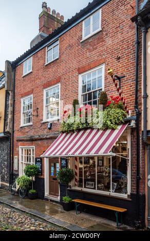 Barbers de style traditionnel Magasinez sur Elm Hill Norwich - Trumans Barbers Norwich dans un bâtiment géorgien datant du XVIIIe siècle. Banque D'Images