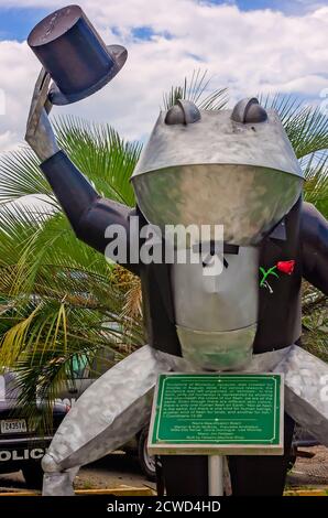 Monsieur Jacques, une statue de grenouille géante, est photographié le 12 septembre 2020, à Rayne, en Louisiane. La ville se considère comme la « capitale mondiale de la grenouille ». Banque D'Images