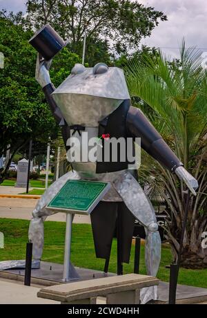 Monsieur Jacques, une statue de grenouille géante, est photographié le 12 septembre 2020, à Rayne, en Louisiane. La ville se considère comme la « capitale mondiale de la grenouille ». Banque D'Images