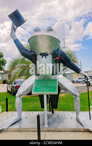 Monsieur Jacques, une statue de grenouille géante, est photographié le 12 septembre 2020, à Rayne, en Louisiane. La ville se considère comme la « capitale mondiale de la grenouille ». Banque D'Images