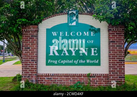 Un panneau accueille les visiteurs de la ville de Rayne, le 12 septembre 2020, à Rayne, en Louisiane. La ville se considère comme la « capitale mondiale de la grenouille ». Banque D'Images