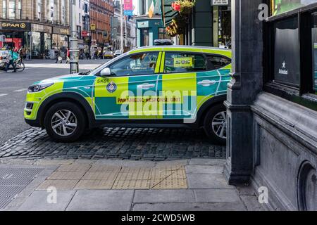 Unité d'intervention paramédique gérée par le Service national d'ambulance en Irlande. Équipé d'équipements d'urgence, il est doté d'un personnel paramédical Banque D'Images