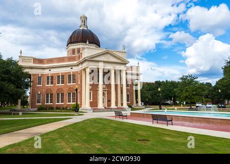 Hattiesburg, MS / USA - 17 septembre 2020 : bâtiment administratif emblématique de l'Université du Mississippi du Sud Banque D'Images