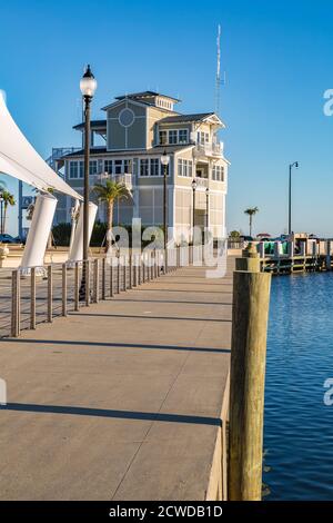 Immeuble de bureaux du capitaine de port au port pour petits bateaux de Gulfport à Gulfport, Mississippi, États-Unis Banque D'Images