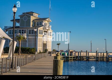 Immeuble de bureaux du capitaine de port au port pour petits bateaux de Gulfport à Gulfport, Mississippi, États-Unis Banque D'Images