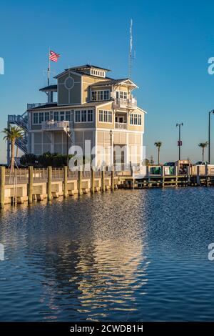 Immeuble de bureaux du capitaine de port au port pour petits bateaux de Gulfport à Gulfport, Mississippi, États-Unis Banque D'Images