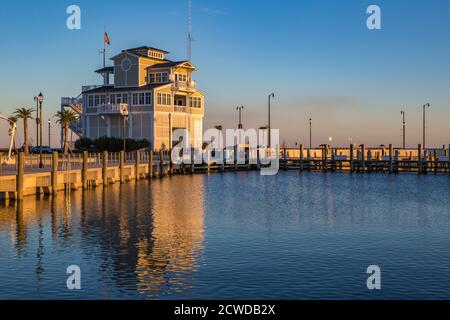 Immeuble de bureaux du capitaine de port au port pour petits bateaux de Gulfport à Gulfport, Mississippi, États-Unis Banque D'Images