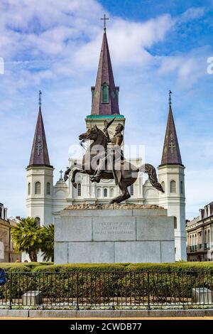 Statue du général Andrew Jackson devant la cathédrale Saint-Louis à Jackson Square, dans le quartier français de la Nouvelle-Orléans, Louisiane, États-Unis Banque D'Images