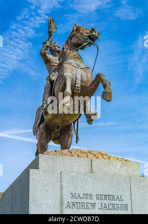 Statue du général Andrew Jackson devant la cathédrale Saint-Louis à Jackson Square, dans le quartier français de la Nouvelle-Orléans, Louisiane, États-Unis Banque D'Images