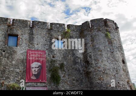 LaSpezia, Italie - été 2020 : façade du musée archéologique à l'intérieur du château StGeorge Banque D'Images