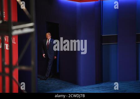 Cleveland, États-Unis. 29 septembre 2020. Le président Donald Trump arrive pour le premier des trois débats présidentiels de 90 minutes prévus avec le candidat démocrate Joe Biden, à Cleveland, Ohio, le mardi 29 septembre 2020. Photo de Kevin Dietsch/UPI crédit: UPI/Alay Live News Banque D'Images