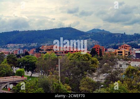 Cuenca, Equateur - vue sur Cuenca depuis la Calle Larga Banque D'Images