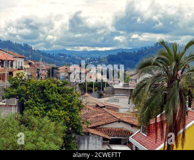 Cuenca, Equateur - vue sur Cuenca depuis la Calle Larga Banque D'Images