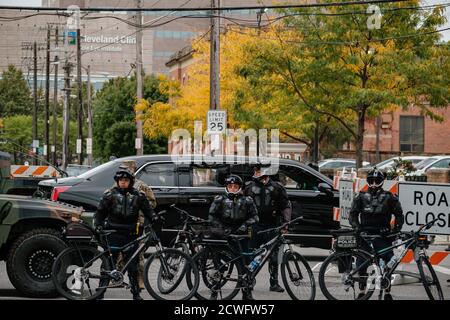 Cleveland, Ohio, États-Unis. 29 septembre 2020. Le président Donal J. Trump est vu arriver par convoi lors du premier débat présidentiel tenu à Cleveland, le mercredi 30 septembre 2020. Crédit : Andrew Dolph/ZUMA Wire/Alay Live News Banque D'Images