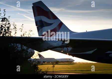 Aéroport de Cotswold, Kemble, Gloucestershire, Royaume-Uni. 27 septembre 2020. Plusieurs Boeing 747 et autres gros avions de passagers sont stockés prêts à être mis au rebut Banque D'Images