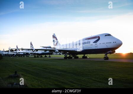 Aéroport de Cotswold, Kemble, Gloucestershire, Royaume-Uni. 27 septembre 2020. Plusieurs Boeing 747 et autres gros avions de passagers sont stockés prêts à être mis au rebut Banque D'Images